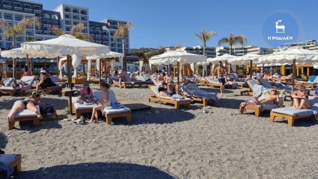 Ρόδος: Γέμισαν οι παραλίες με ντόπιους και τουρίστες (φωτό)