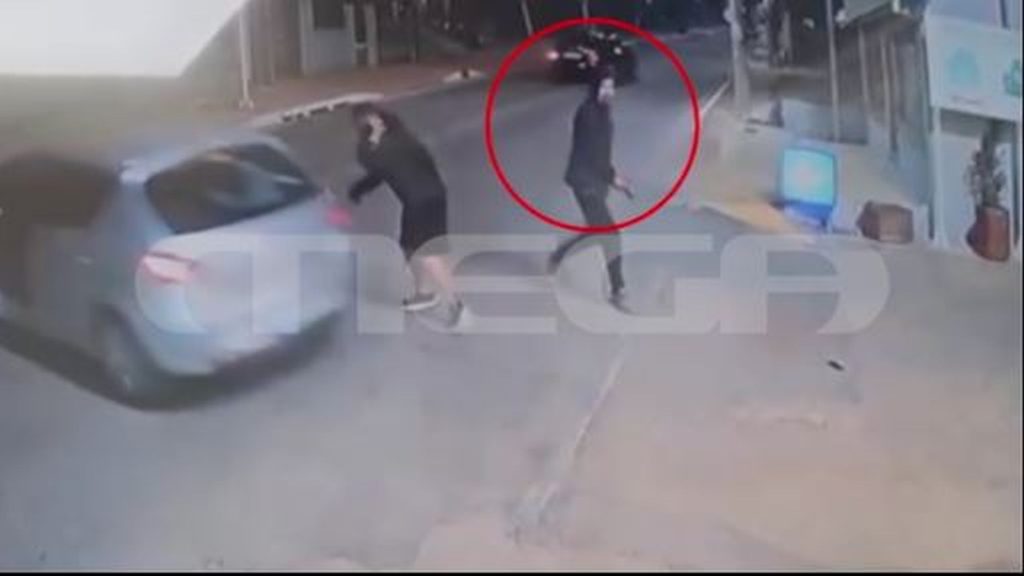 Βίντεο-ντοκουμέντο από την ανταλλαγή πυροβολισμών στα Λιόσια – Άγνωστοι επιχείρησαν να εμβολίσουν περιπολικό