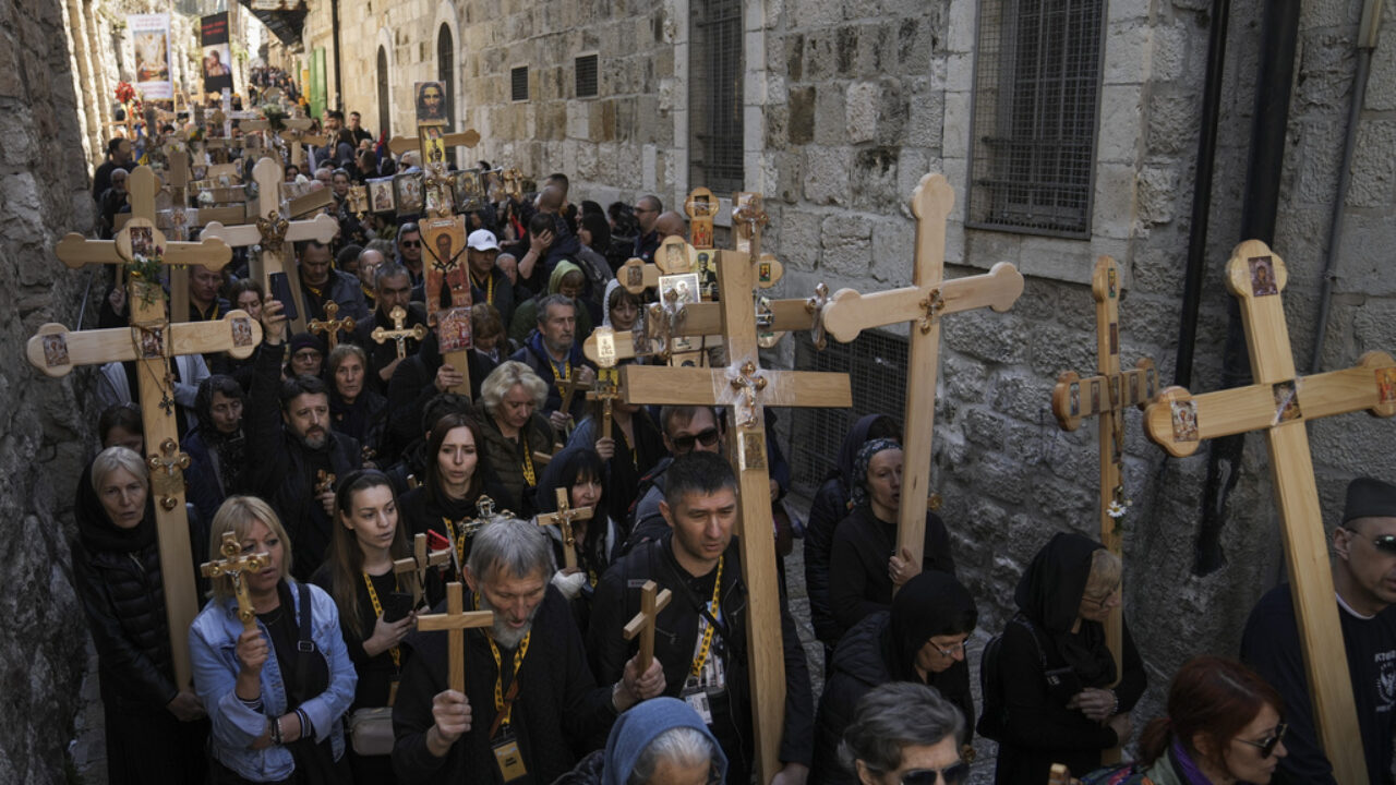 Ιερουσαλήμ: Σε κλίμα κατάνυξης η αναπαράσταση της πορείας του Ιησού στον Γολγοθά