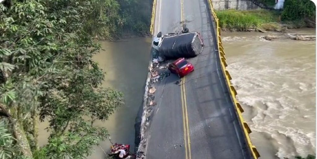 Κολομβία: Δυο αστυνομικοί σκοτώθηκαν όταν κατέρρευσε οδική γέφυρα