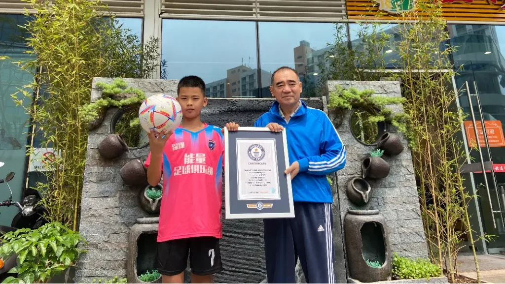 Τρομερός 10χρονος έκανε ρεκόρ Γκίνες στα «γκελάκια» – Έφτασε τα 8.147 σε μια ώρα! (φωτό-βίντεο)