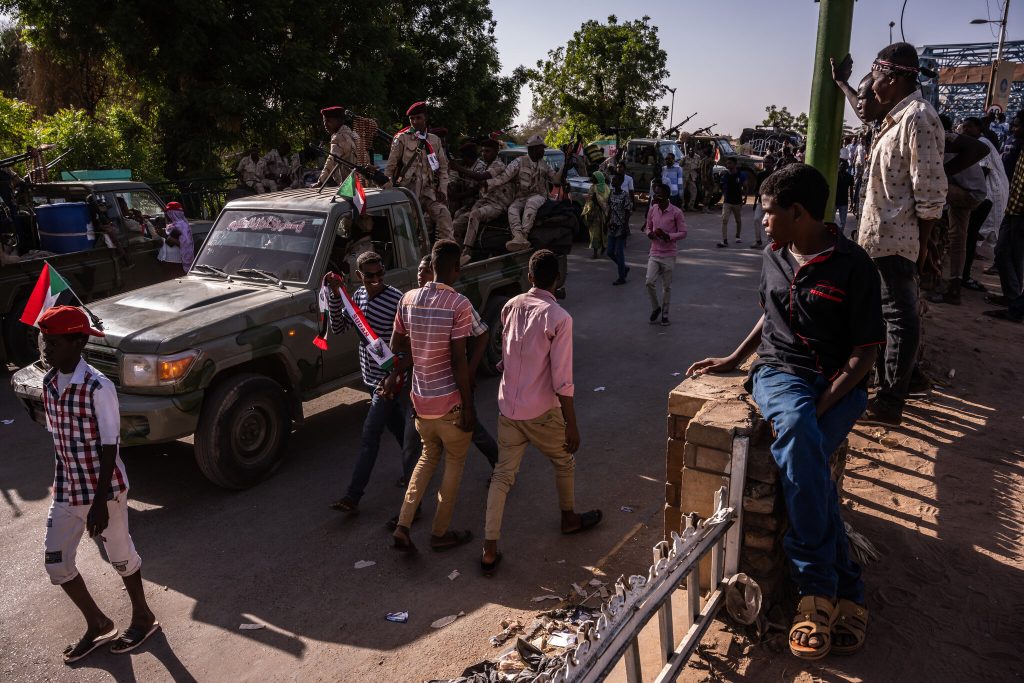 Σαουδική Αραβία, ΗΑΕ και ΗΠΑ προτρέπουν να τερματιστεί η στρατιωτική κλιμάκωση στο Σουδάν