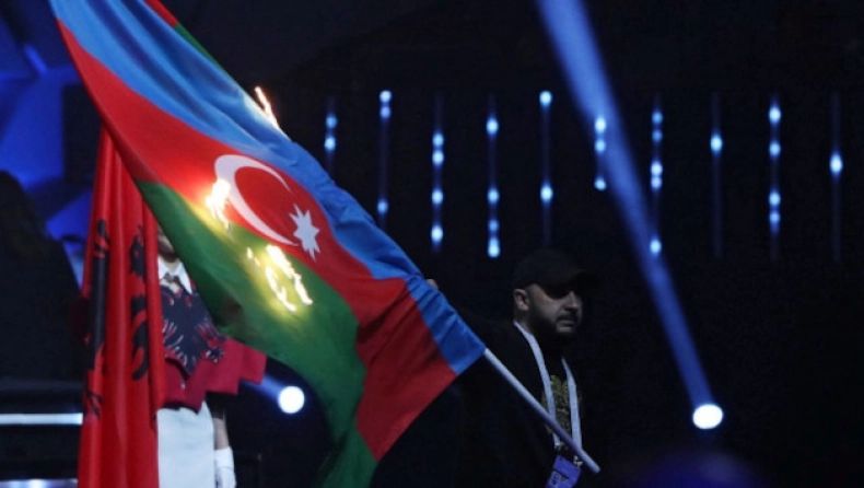 Άρση βαρών: Αποσύρθηκε το Αζερμπαϊτζάν από το Ευρωπαϊκό στο Γερεβάν – Αρμένιος έκαψε τη σημαία του (βίντεο)