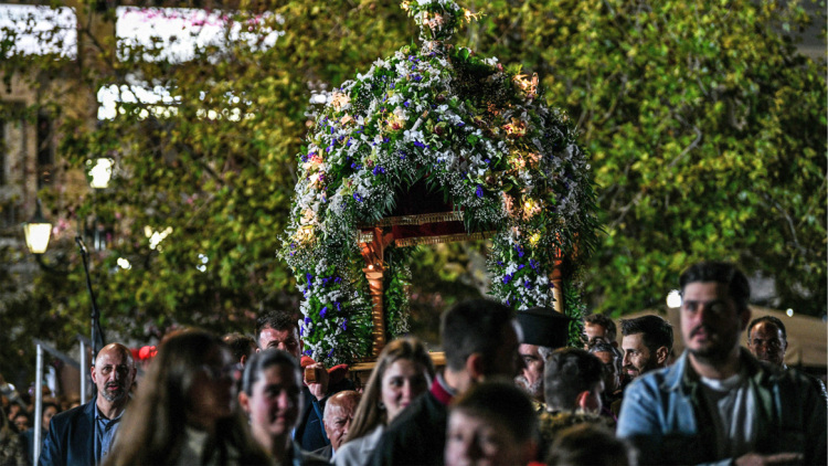 «Επεισοδιακός» ο Επιτάφιος στα Χανιά – Μεθυσμένος οδηγός έπεσε πάνω στην πομπή