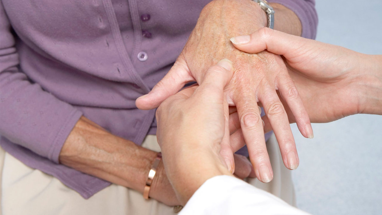 Αυτές είναι οι 5 τροφές που μπορούν να επιδεινώσουν τη ρευματοειδή αρθρίτιδα