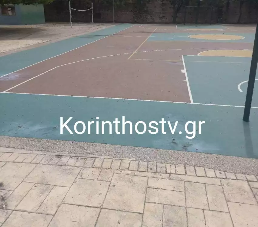 Κιάτο: Νεαροί μπήκαν σε σχολείο και πέταξαν κροτίδες – Μαύρισαν οι τοίχοι (φωτο)