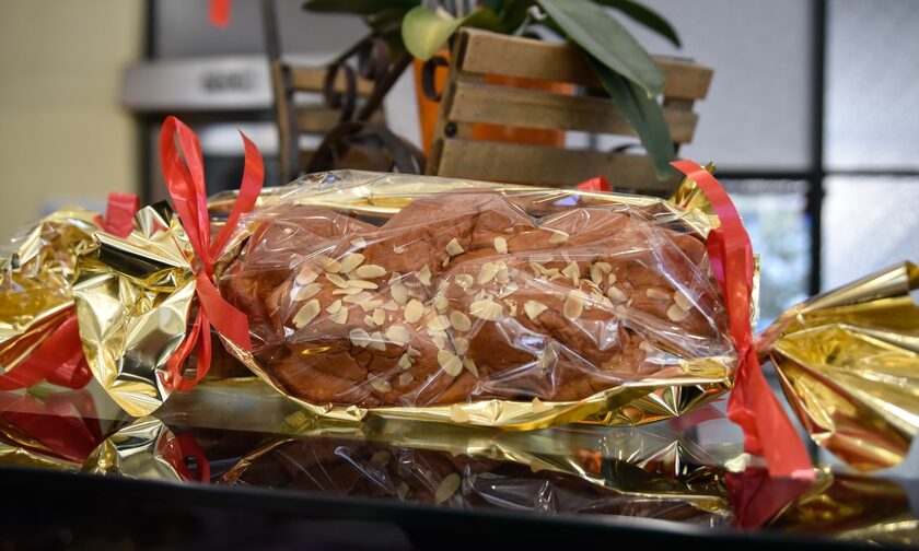 Πάσχα: Τι συμβολίζουν οι πλεξούδες στα τσουρέκια και τα κουλουράκια