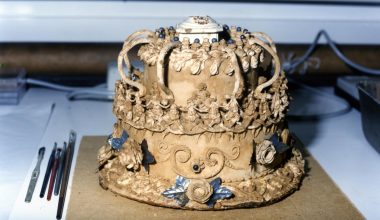 Αυτή είναι η παλαιότερη διατηρημένη γαμήλια τούρτα στον κόσμο – Παρασκευάστηκε το 1898 (φωτό)