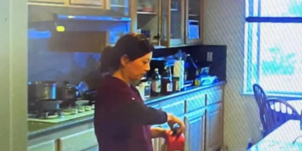 ΗΠΑ: Δερματολόγος κατηγορείται ότι δηλητηρίαζε τον σύζυγό της ρίχνοντας καθαριστικό αποχέτευσης στο τσάι του