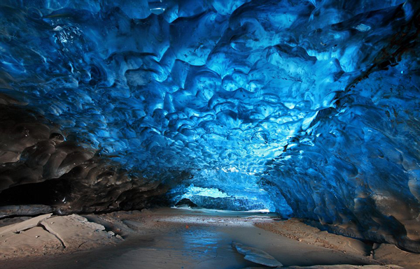 Svmnafellsjvkull: Εντυπωσιακές εικόνες μέσα από το «παγωμένο» γαλάζιο (φωτο)