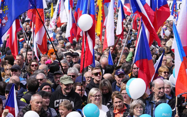 Τσεχία: Διαδήλωση στην Πράγα για τον υψηλό πληθωρισμό και το κόστος ενέργειας