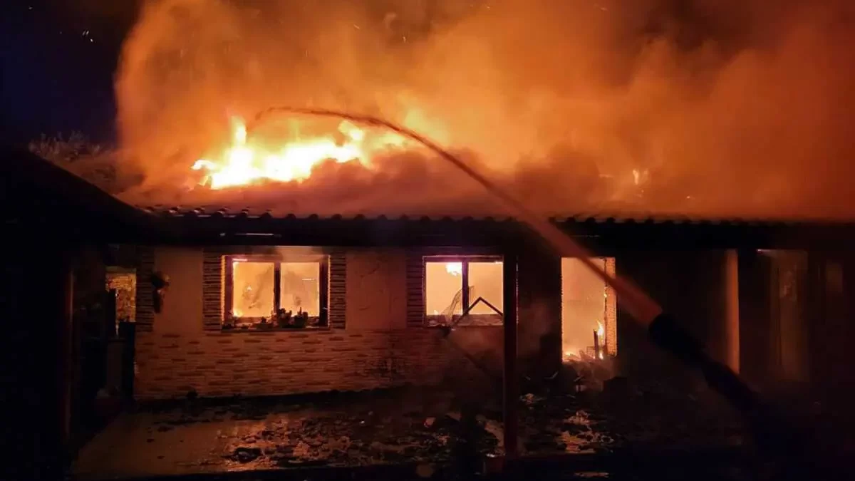 Θάσος: Χειροπέδες σε 41χρονο που κατηγορείται ότι έβαλε φωτιά στο σπίτι της πρώην συζύγου του για να την εκδικηθεί