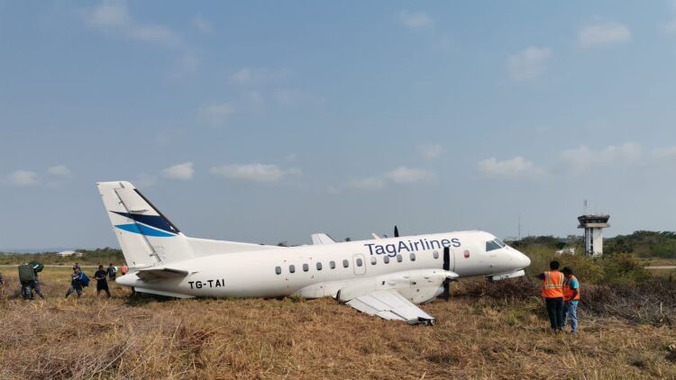 Γουατεμάλα: Αεροσκάφος έχασε μέρος του συστήματος προσγείωσής του και βγήκε εκτός διαδρόμου