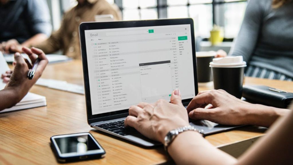 Δείτε ποιος είναι ο σωστός τρόπος για να γράψετε ένα επαγγελματικό e-mail