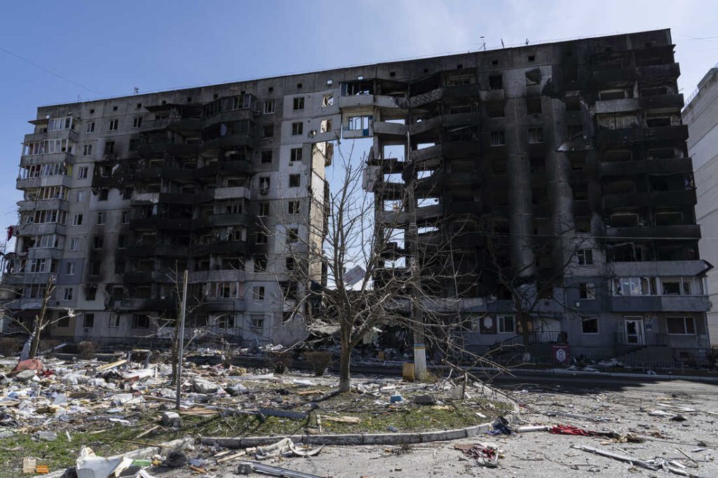 Βίντεο: Οι Ουκρανοί γκρεμίζουν κτίρια στο Μπακχμούτ για να μην πέσουν στα χέρια των Ρώσων – Θα κτιστεί από την αρχή η πόλη