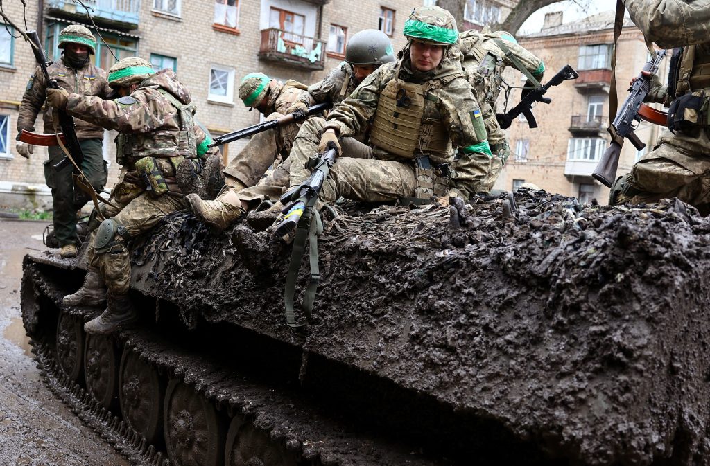 Μπακχμούτ: Αναφορές για πλήρη κατάρρευση της ουκρανικής άμυνας και προέλαση των ρωσικών δυνάμεων