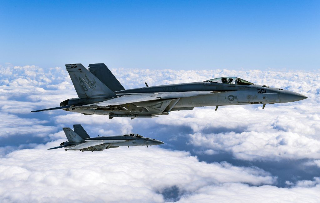 F-18 Super Hornet πραγματοποιεί απονήωση από αεροπλανοφόρο (βίντεο)