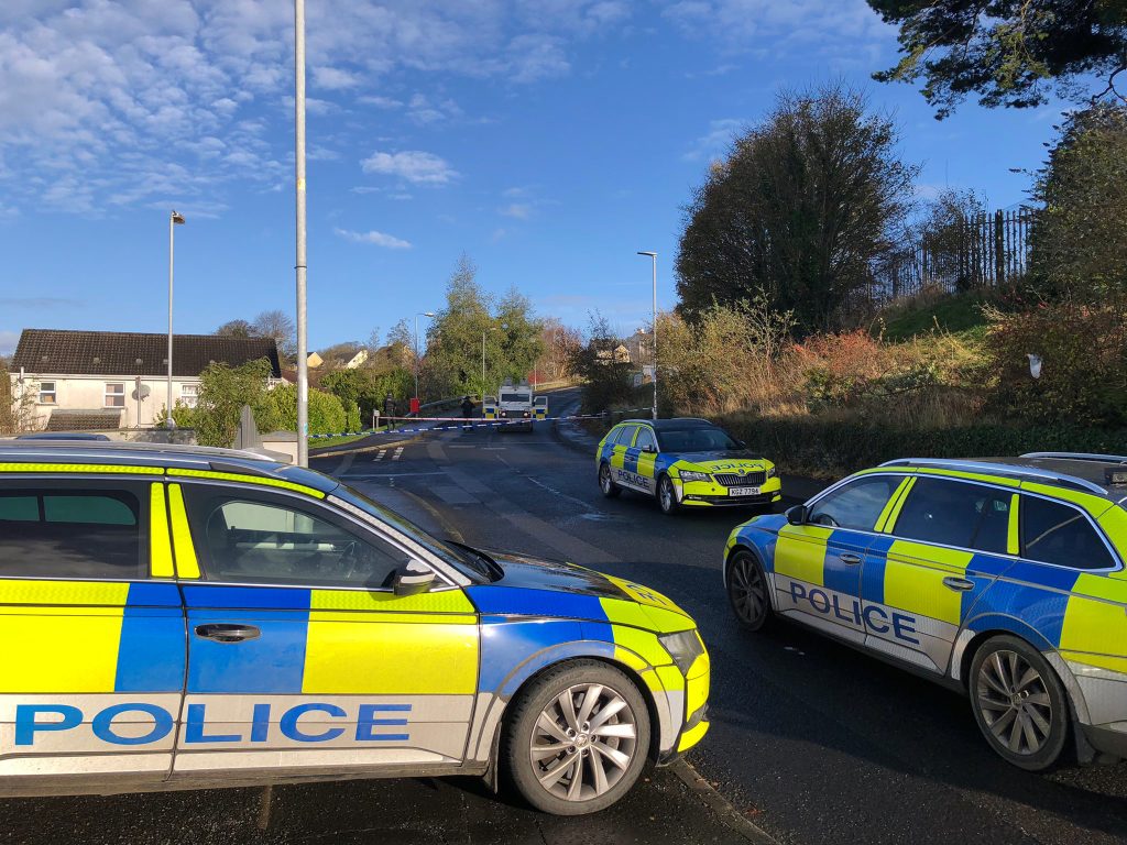 Ιρλανδία: Σπιτονοικοκύρης «μπούκαρε» στο σπίτι των ενοίκων του με αλυσοπρίονο – «Θα σας τεμαχίσω όλους» (βίντεο)