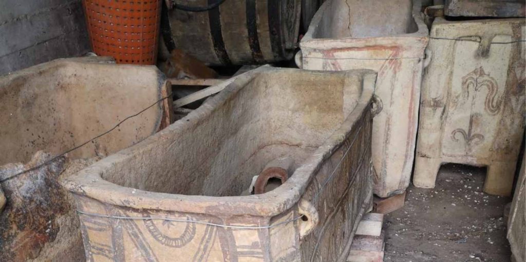 Κύκλωμα αρχαιοκαπηλίας στο Ηράκλειο: «Πιθανόν από το 1.400 π.Χ. τα αρχαία» λέει η διευθύντρια Εφορείας Αρχαιοτήτων