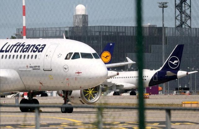 Γερμανία: «Έρημα» τα αεροδρόμια σε Ντίσελντορφ, Αμβούργο και Κολωνία – Ξεκίνησαν οι απεργίες στις μεταφορές