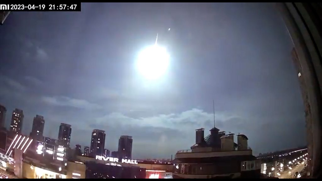 Ήταν δορυφόρος της NASA το αντικείμενο που συνετρίβη στο Κίεβο; – Οι κάτοικοι πιστεύουν ότι ήταν κάτι άλλο (βίντεο)