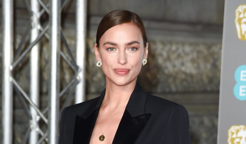 Ιρίνα Σάικ: Ποζάρει με μπικίνι και τακούνια και μοιράζει «υπογλώσσια» (φωτο)