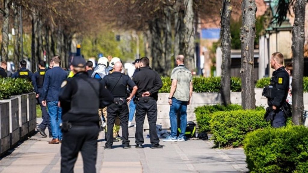 Δανία: 18χρονος αυτοπυρπολήθηκε μπροστά στην πρεσβεία των ΗΠΑ στην Κοπεγχάγη