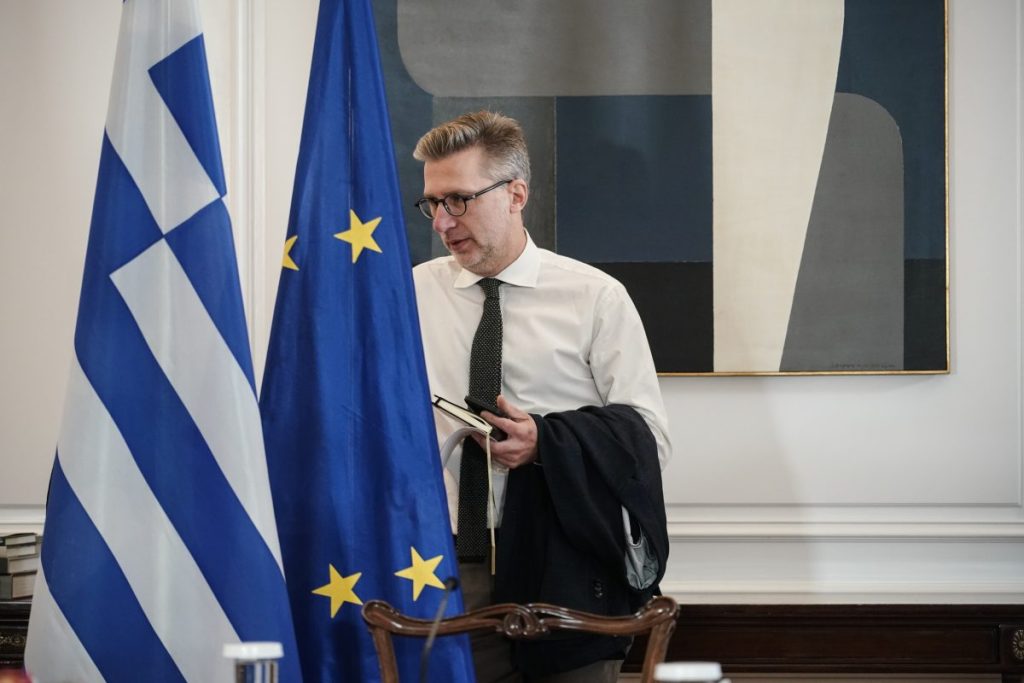 Επίσημα νέος κυβερνητικός εκπρόσωπος μέχρι τις εκλογές ο Άκης Σκέρτσος