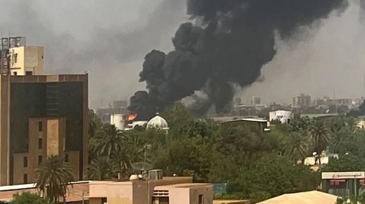 Σουδάν: 413 οι νεκροί από τις βίαιες συγκρούσεις – Εκρήξεις και πυρά τις πρώτες πρωινές ώρες