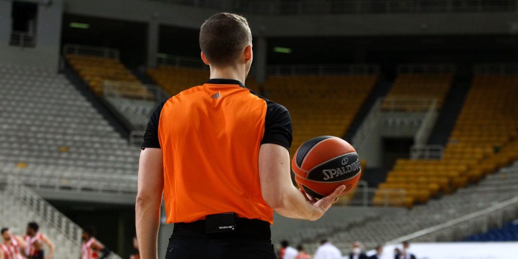 Οι Έλληνες διαιτητές που κατηγορούνται για δωροδοκία απαντούν: «Είμαστε εντελώς καθαροί»