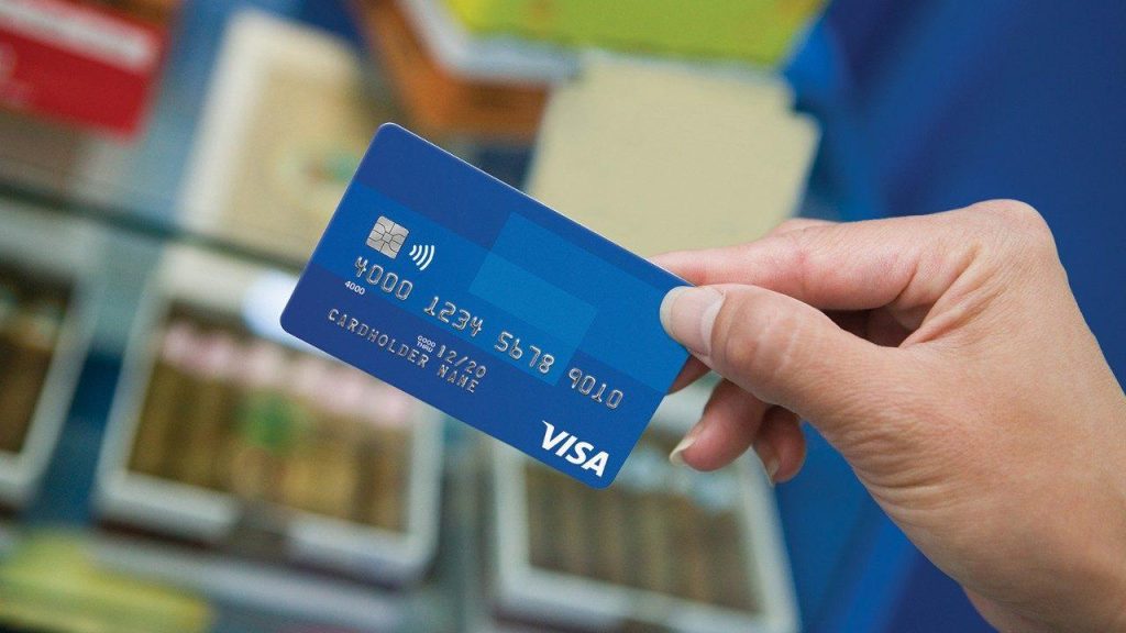 Αρκούν 6 δευτερόλεπτα για να κλέψουν τον κωδικό PIN της πιστωτικής σας κάρτας – Τι πρέπει να προσέξετε