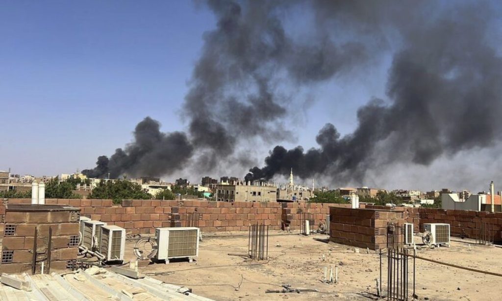 Σουδάν: Πώς ξέσπασαν οι μάχες για την εξουσία μεταξύ των δύο στρατηγών;