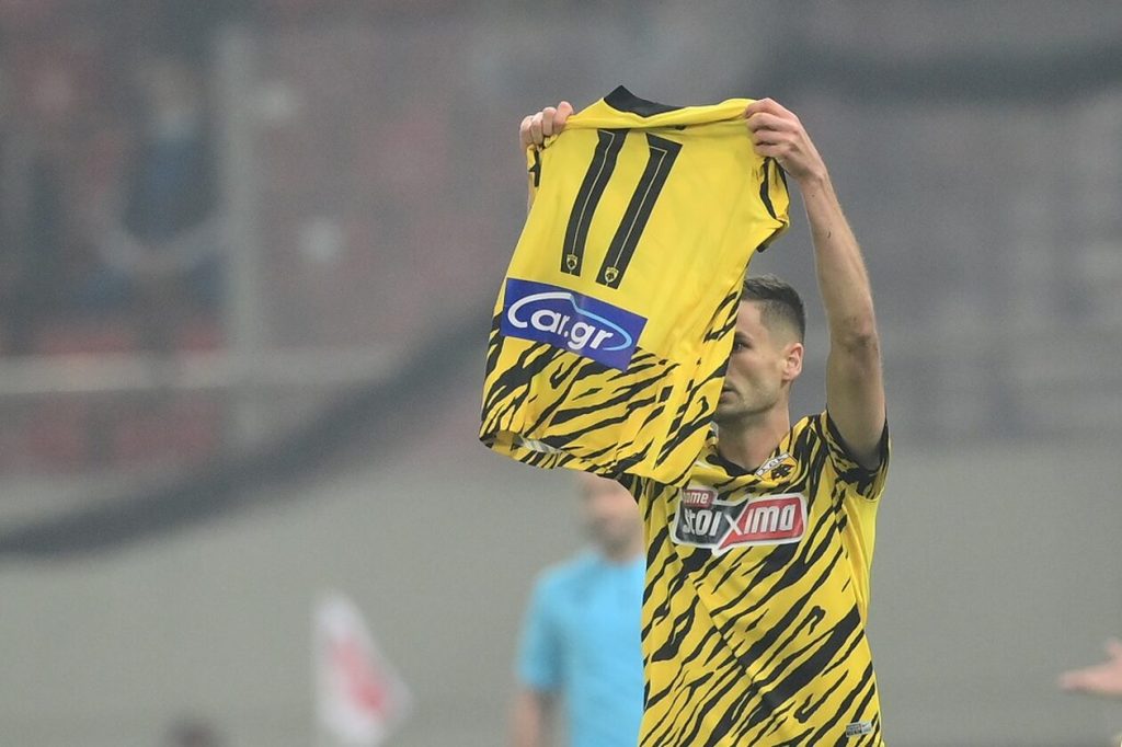 ΑΕΚ: Ο Μ.Γκατσίνοβιτς σκόραρε κόντρα στον Ολυμπιακό και αφιέρωσε το γκολ στον Σ.Αραούχο (φωτό)