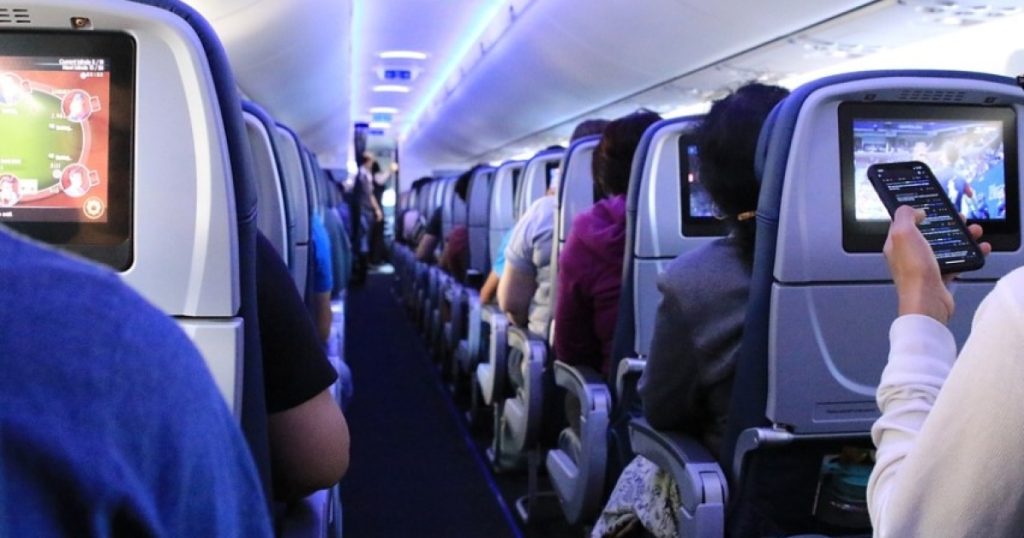 Αυστραλία: Επιβάτες αεροπλάνου πάνω σε καβγά έσπασαν παράθυρο – Έγινε αναγκαστική προσγείωση