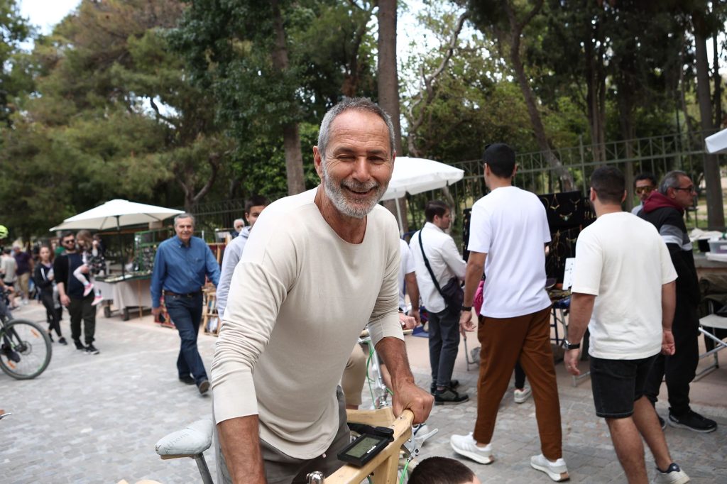 Ποιος είναι ο Πολ Ευμορφίδης που ανακοίνωσε τη δημιουργία πολιτικού κόμματος – Τι καταγγέλλεται για τα στρώματα της εταιρείας του