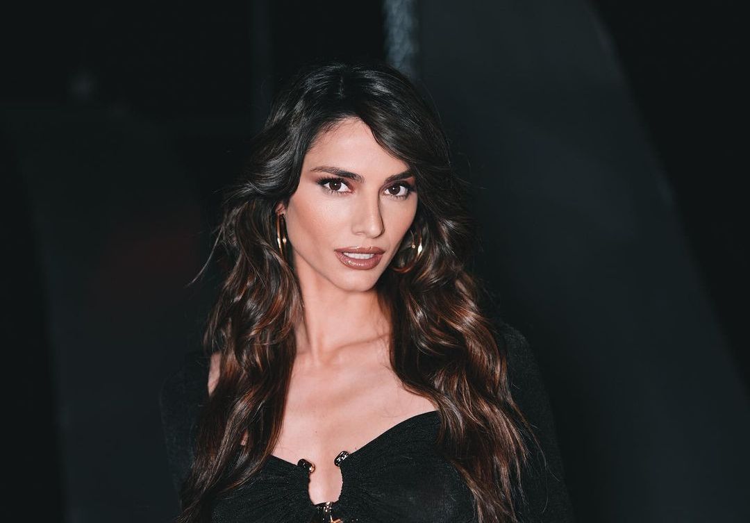 Η Ηλιάνα Παπαγεωργίου με αποκαλυπτικό φόρεμα – Δείχνει τους γυμνασμένους κοιλιακούς της (φώτο)