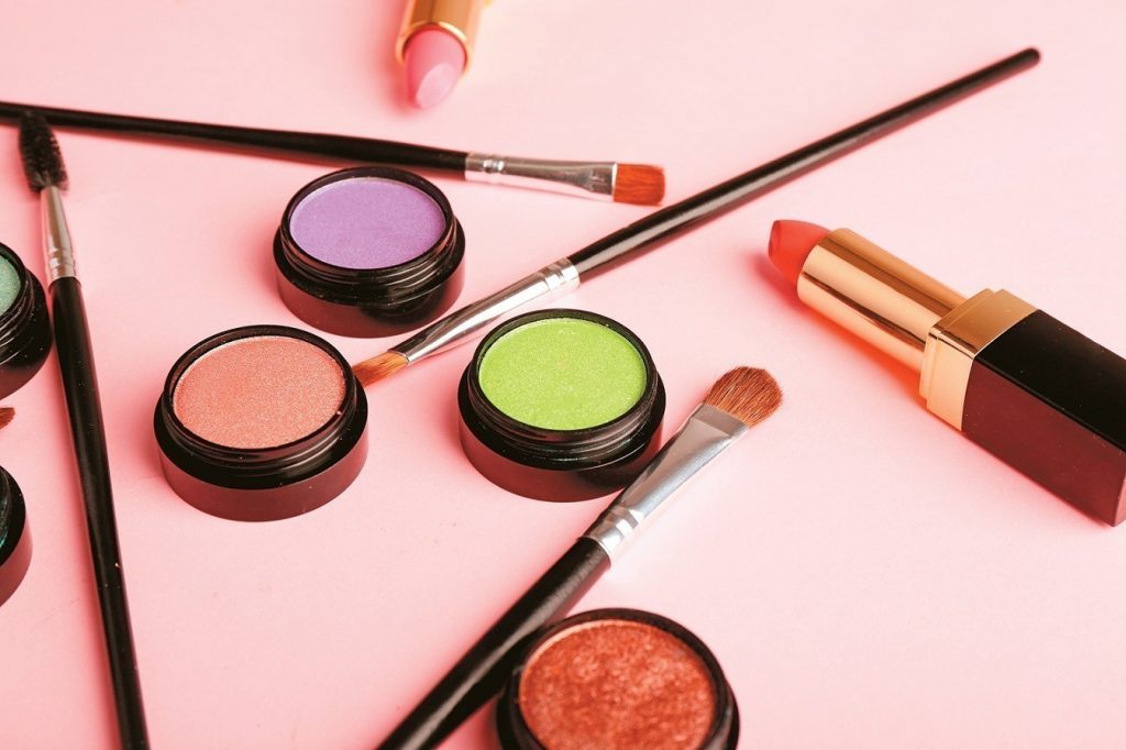 Πωλούν ψεύτικα και επικίνδυνα καλλυντικά στο TikTok – Οι δερματολόγοι κρούουν τον κώδωνα του κινδύνου