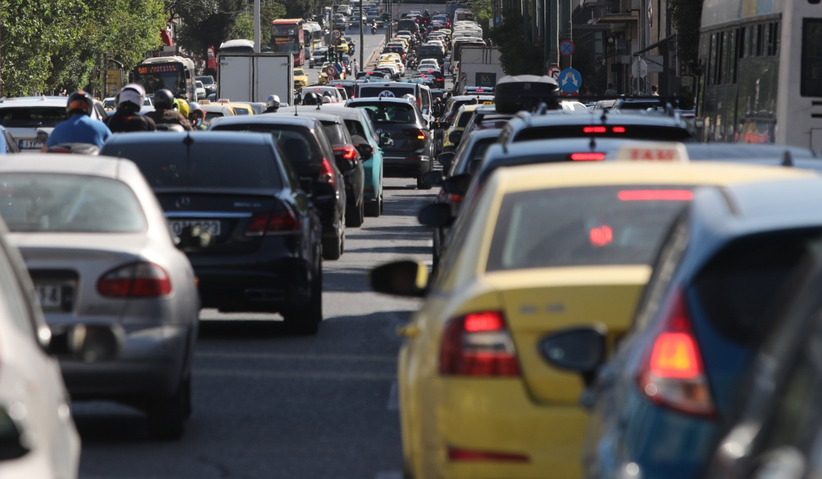 Μαρούσι: Καραμπόλα τεσσάρων οχημάτων στη λεωφ.Κηφισίας – Ένας τραυματίας (φώτο)