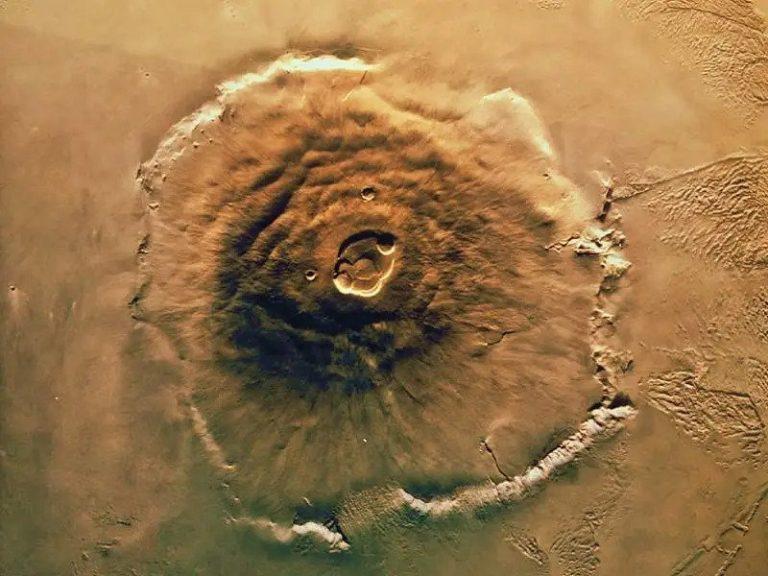 Εντυπωσιακές εικόνες από το ψηλότερο βουνό στο ηλιακό σύστημα – Βρίσκεται στον Άρη και λέγεται Όλυμπος (φωτό-βίντεο)