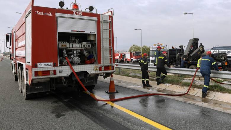 Φωτιά σε εν κινήσει αυτοκίνητο στην Αθηνών-Θεσσαλονίκης – Κάηκε ολοσχερώς