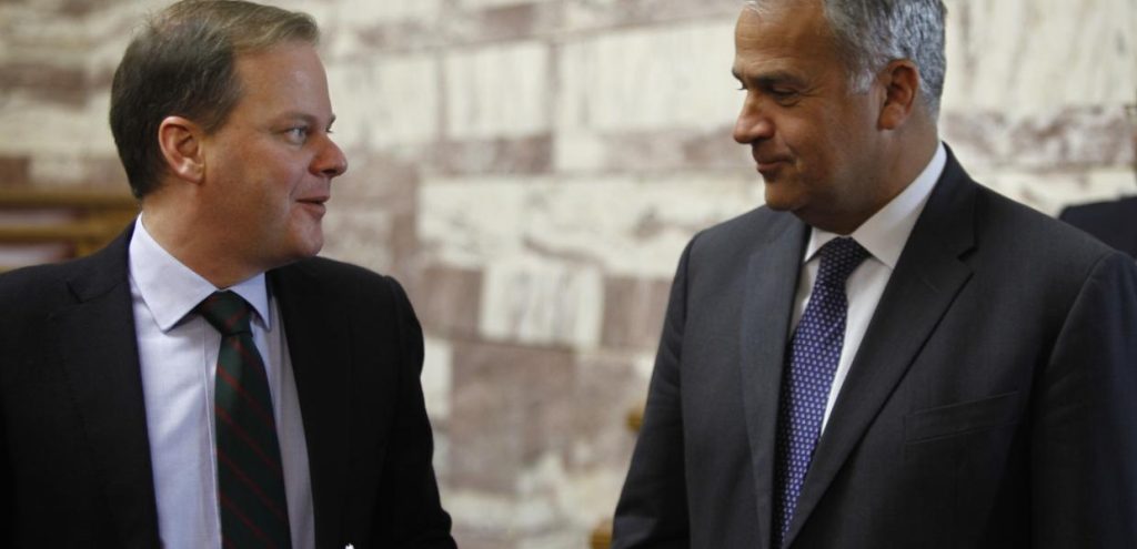 Έγκλημα στα Τέμπη: Ο Μάκης Βορίδης «έδειξε» τον Κ.Α.Καραμανλή για το ρουσφέτι του σταθμάρχη