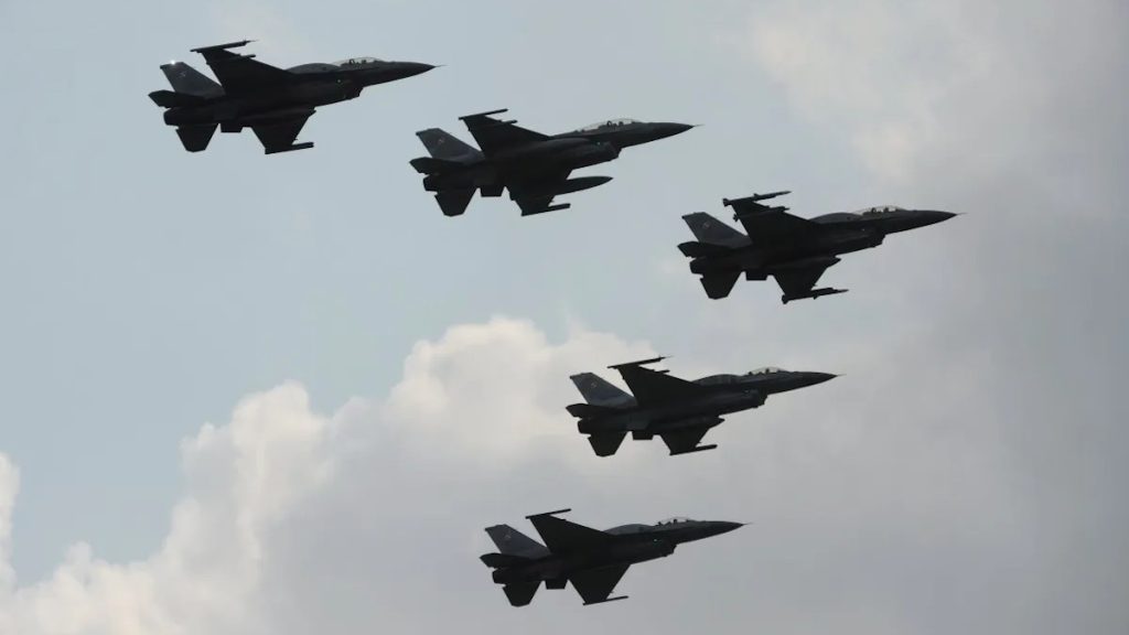 NATO: Αναχαίτιση ρωσικών στρατιωτικών αεροσκαφών πάνω από τη Βαλτική (φώτο)