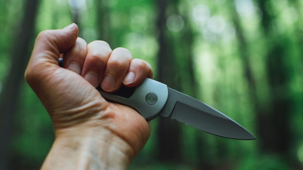 Ηράκλειο: Ποινή φυλάκισης με αναστολή και εγγύηση στον 30χρονο Ρομά που απείλησε με μαχαίρι διευθύντρια σχολείου (upd)