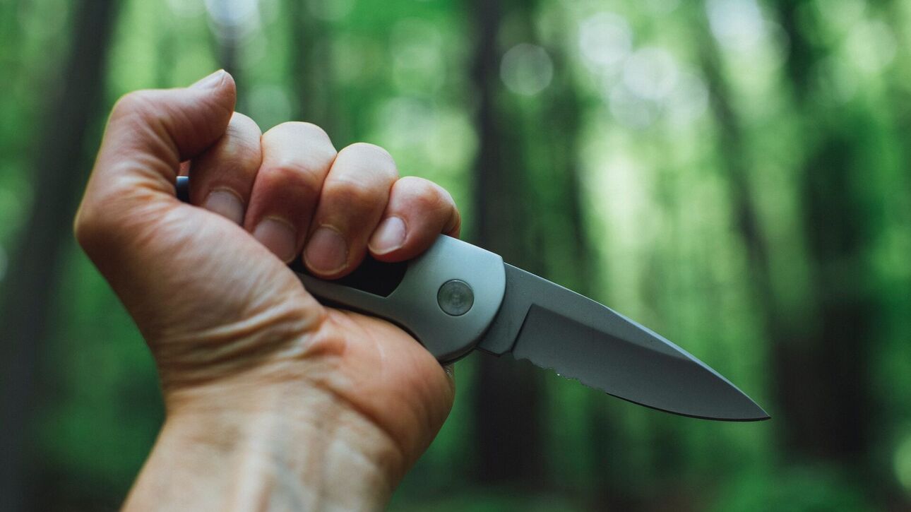 Ηράκλειο: Ποινή φυλάκισης με αναστολή και εγγύηση στον 30χρονο Ρομά που απείλησε με μαχαίρι διευθύντρια σχολείου (upd)