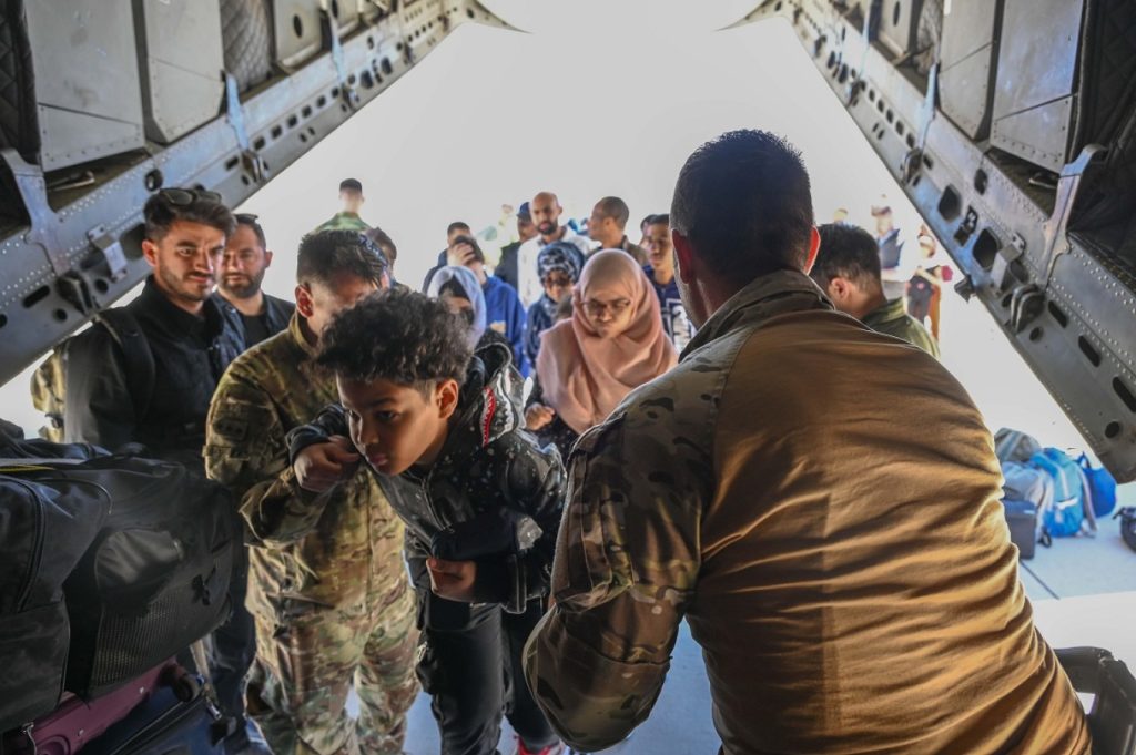 Σουδάν: Απεγκλωβίστηκαν ακόμα 16 Έλληνες – Έφτασαν στην Τανάγρα