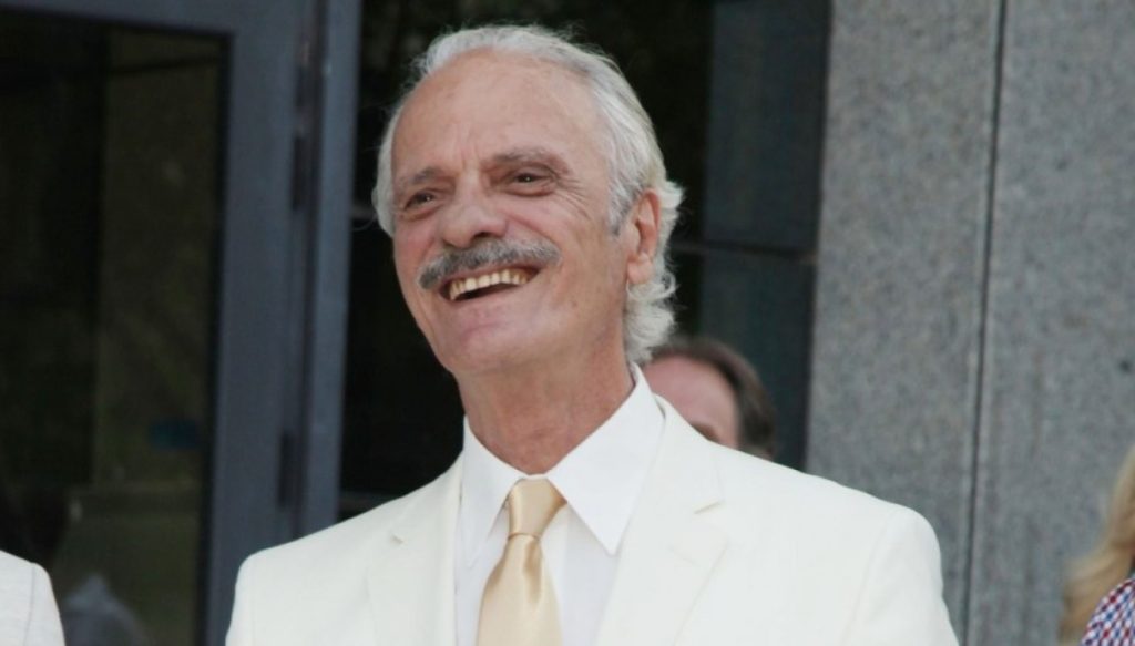 Δύσκολες ώρες για τον 85χρονο Σπύρο Φωκά – Τα χρέη στην εφορία και η απομόνωση