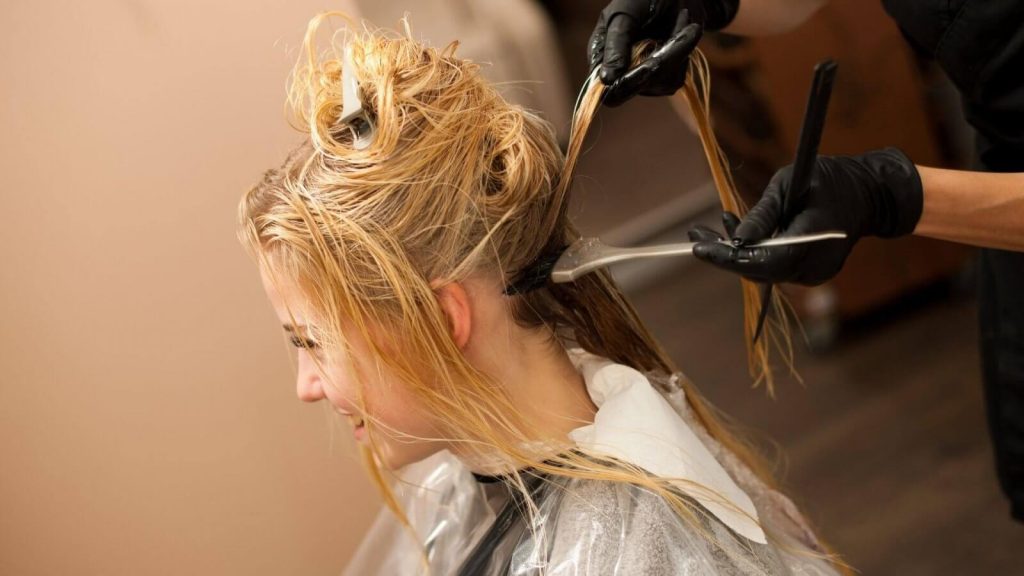 Μαλλιά: Εύκολα tips για να αποφύγεις την καταστροφή τους μετά τη βαφή