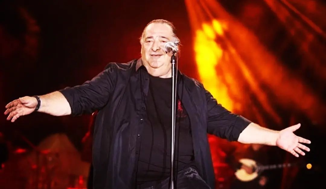 Αγνώριστος ο Βασίλης Καρράς: Η νέα φωτογραφία μετά την απώλεια 42 κιλών