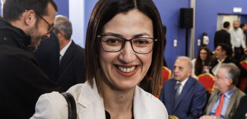 Ειρήνη Αγαπηδάκη: Όταν η επικεφαλής του ψηφοδελτίου επικρατείας της ΝΔ έβριζε τον ΣΥΡΙΖΑ (φωτό)