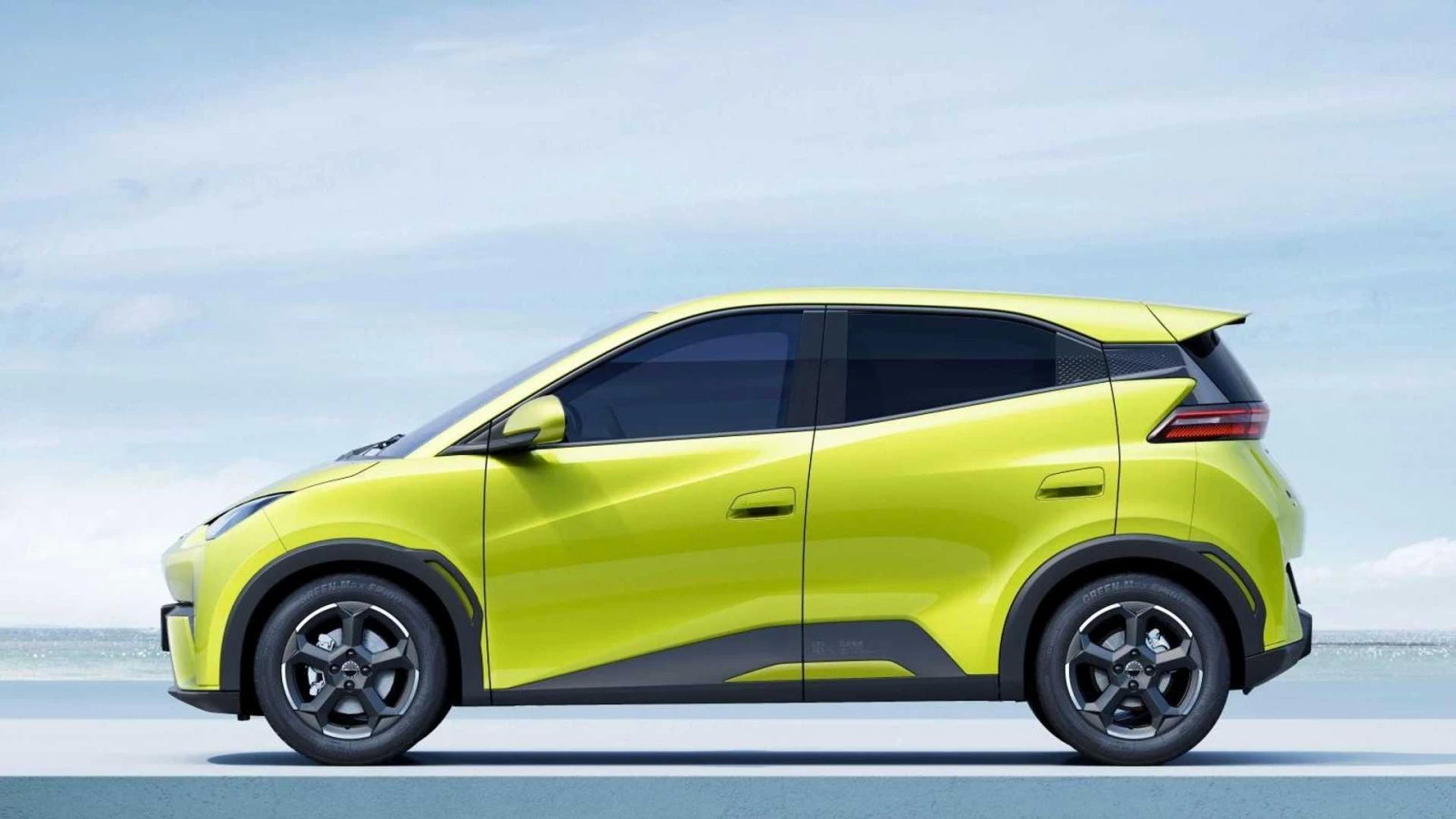 Το ηλεκτρικό «αυτοκίνητο του λαού» που κοστίζει μόλις 11.000 δολάρια!